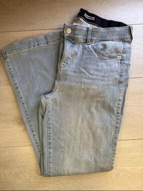 Torrid Bombshell Flare Jeans Womens 16R Premium Stretch High Rise Curve